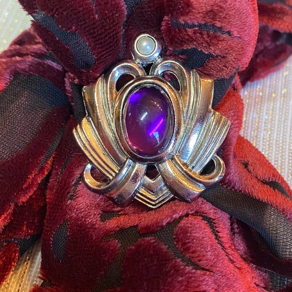 Vintage Art Deco Silver Tone w/Purple Stone Scarf Clip